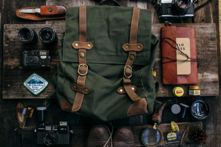 Different items on desk with cameras Photo