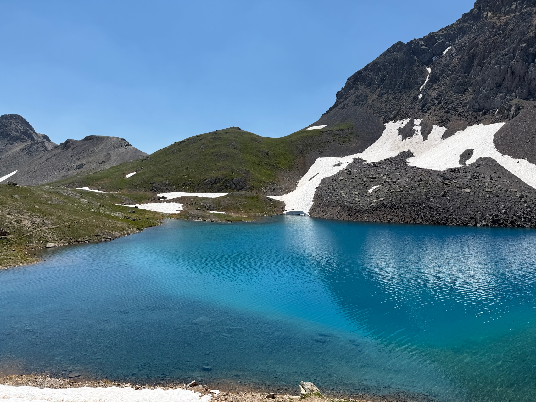 Columbine Lake’s Vibrant Blues and Greens