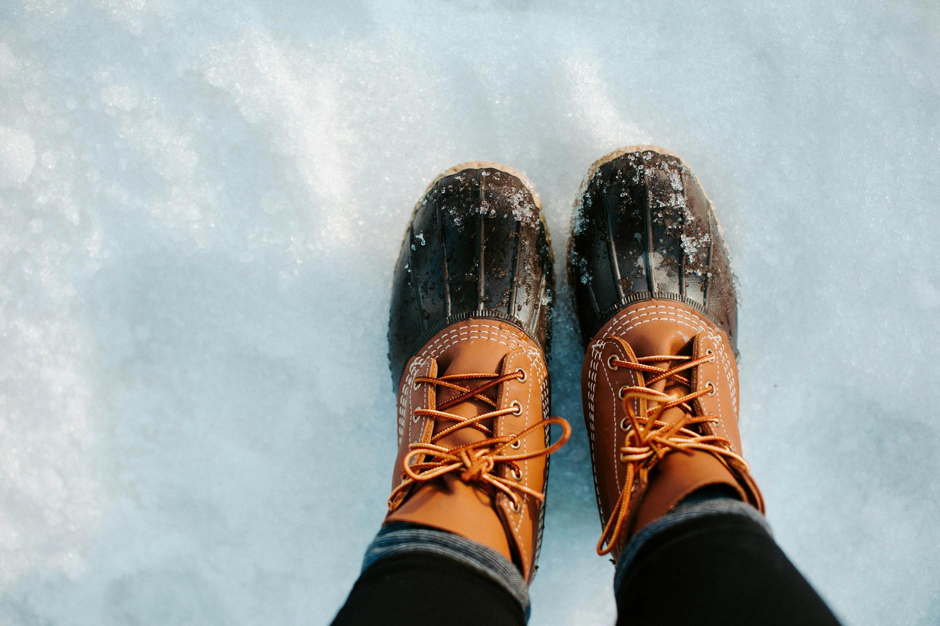 Waterproof winter boots for après ski-photo-by-pexels