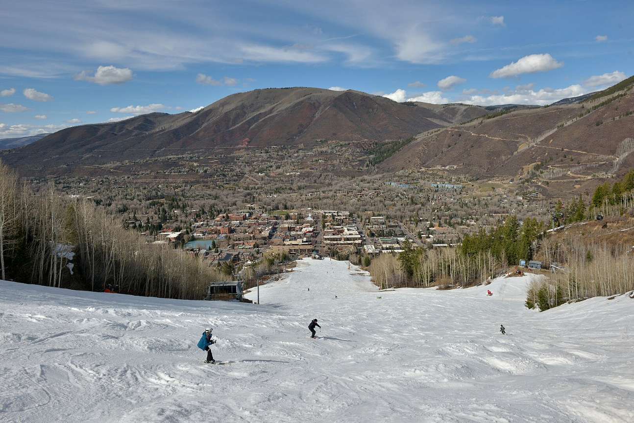 Aspen_Mountain_spring_skiing_over_Aspen Photo by Wolfgang Moroder