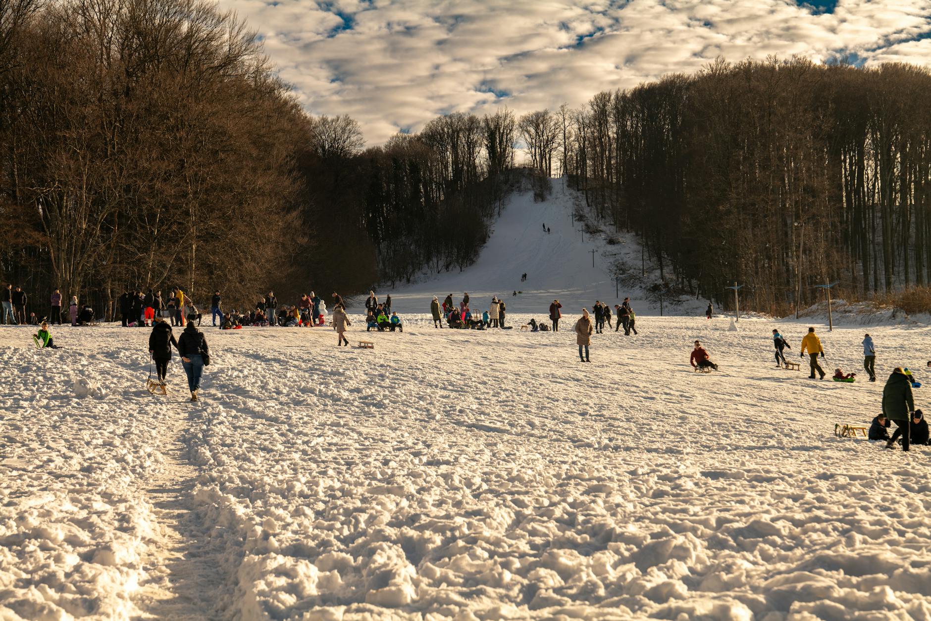 Family of beginner skiers enjoying first runs at a mountain resort-photo-by-pexels