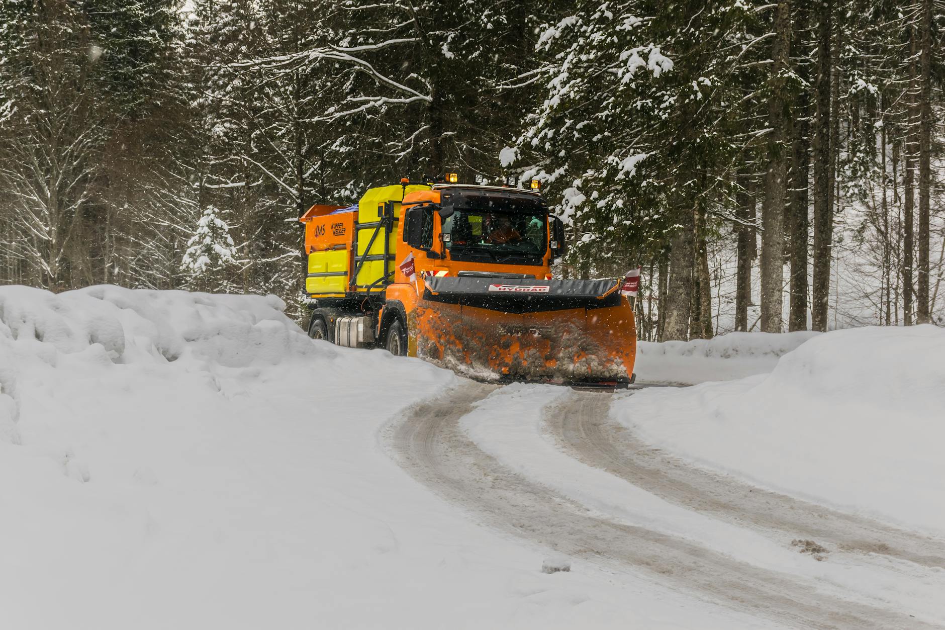 Snowy road conditions on Highway 273 near Greer-photo-by-pexels
