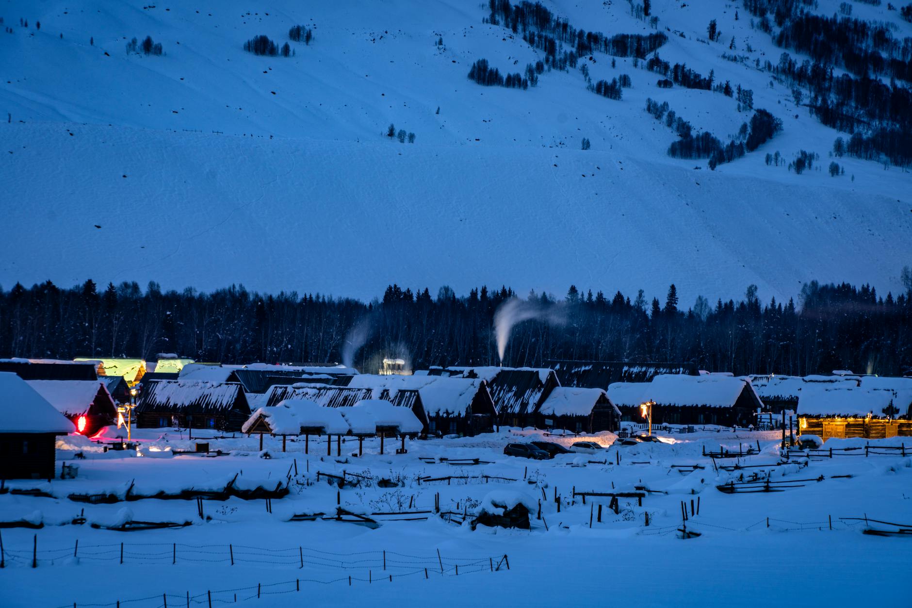 Snowy cabin lodging near Sunrise Ski Resort-photo-by-pexels