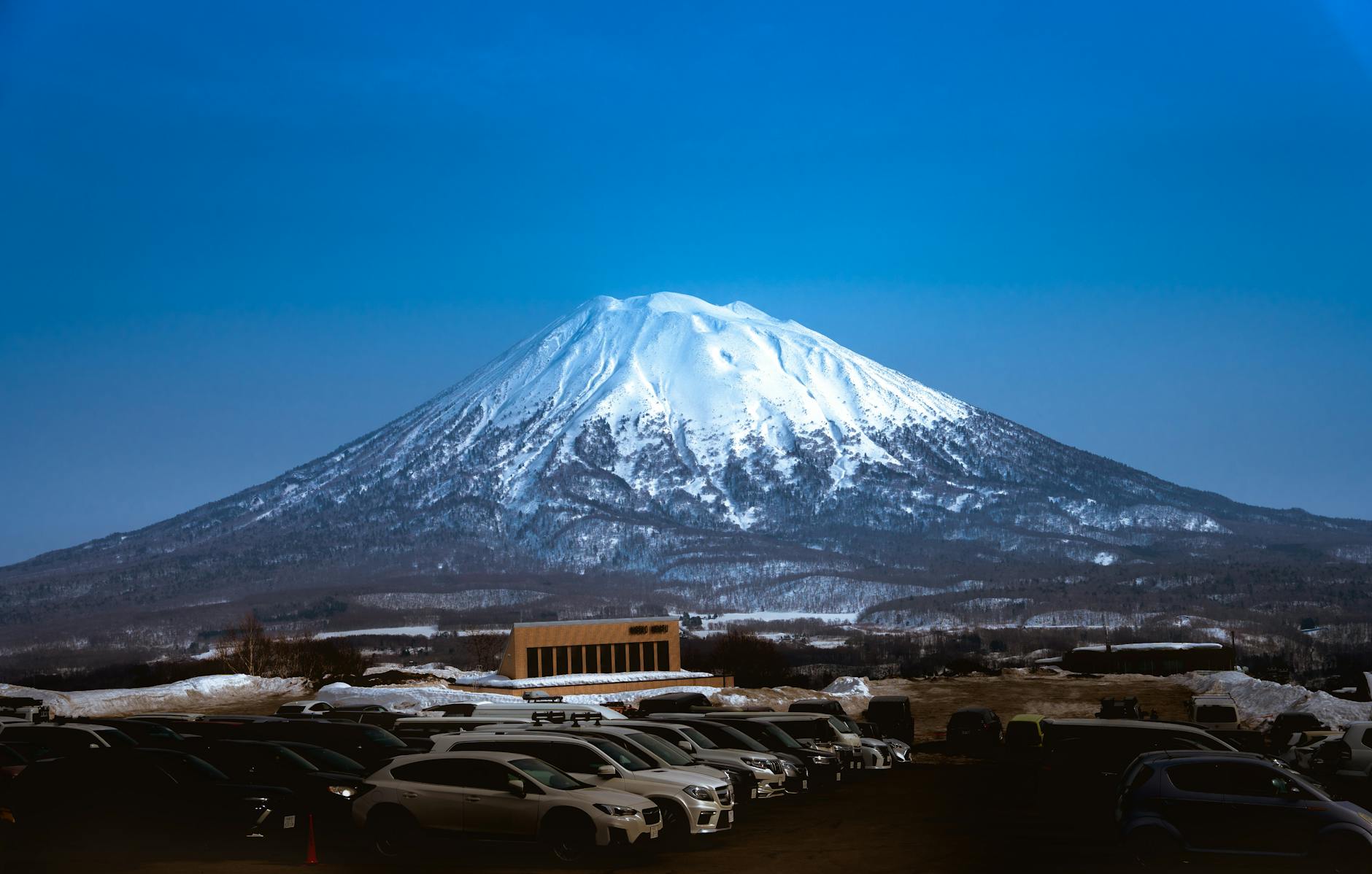 Panoramic view of Grand Hirafu ski slopes with Mt Yotei in background-photo-by-pexels