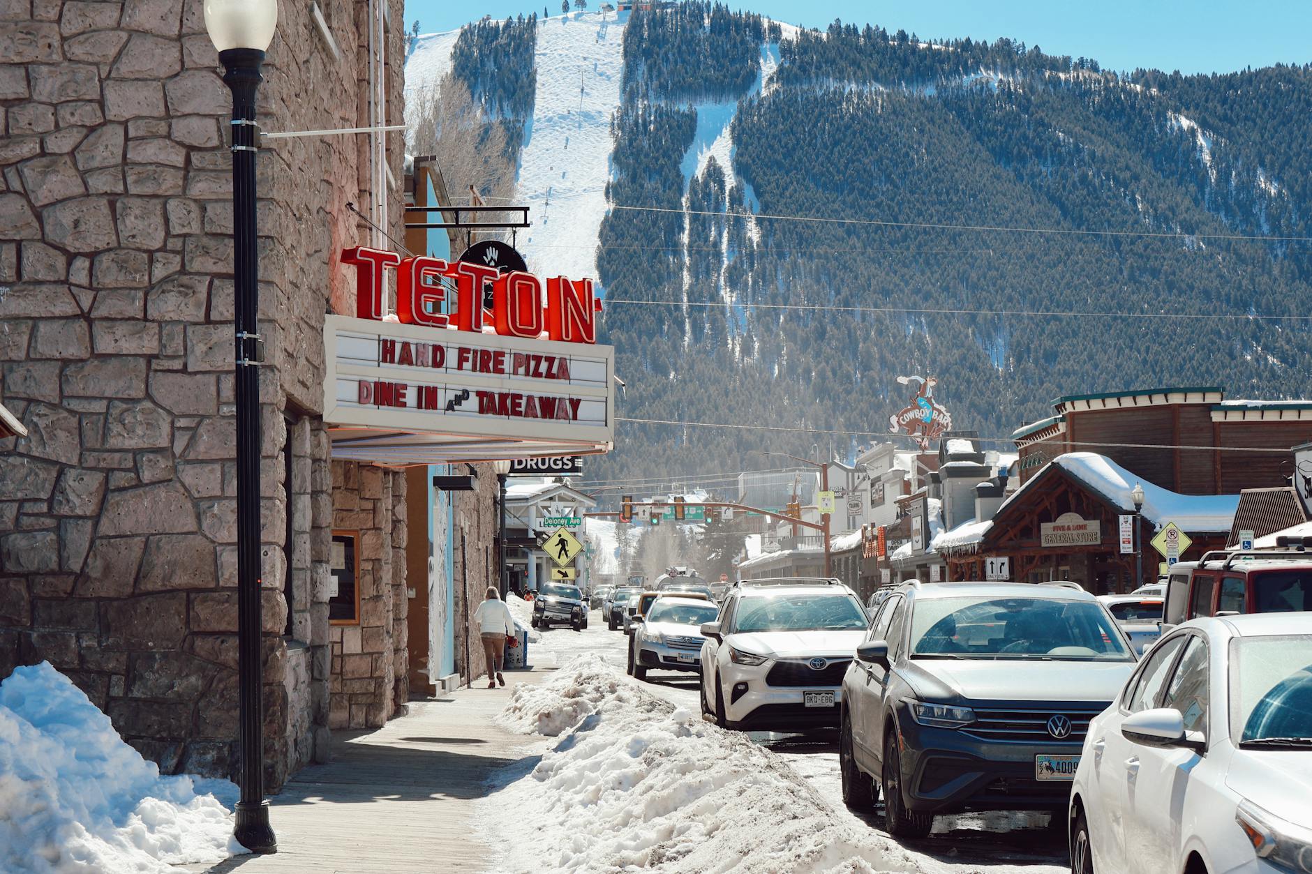 Downtown street scene in winter evening-photo-by-pexels