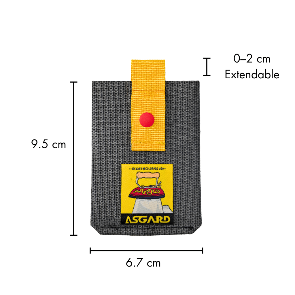 Card holder dimension diagram showing 6.7 cm width, 9.5 cm height and a 0–2 cm extendable strap above the body.